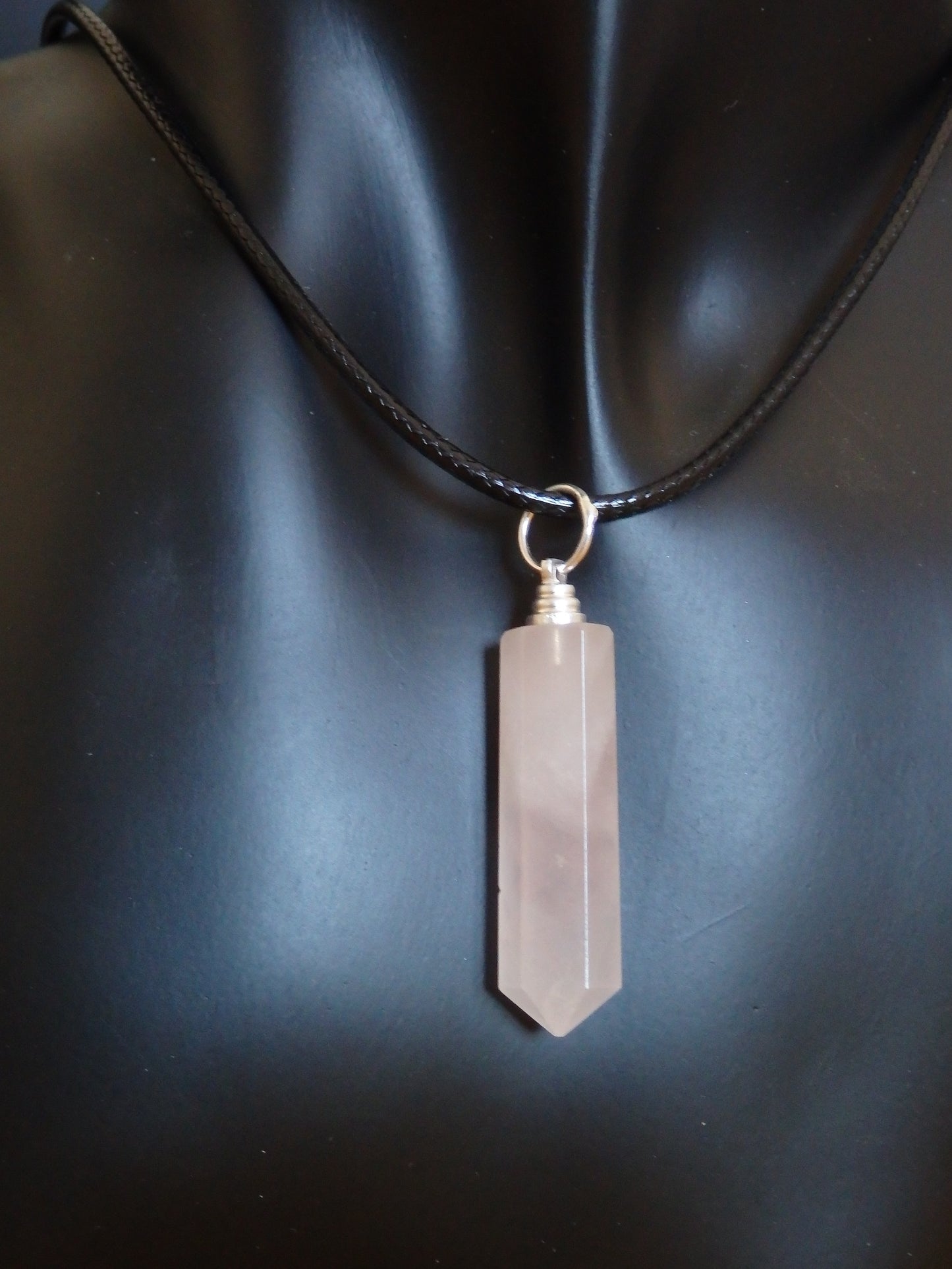 Pendentif pointe quartz rose